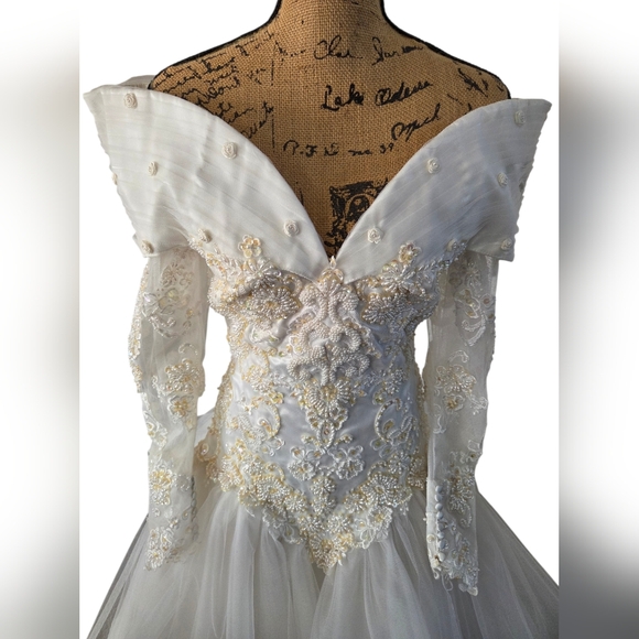 Vintage Alfred Angelo Classic Off the Shoulder Wedding Dress Size 4-6? - Picture 3 of 13